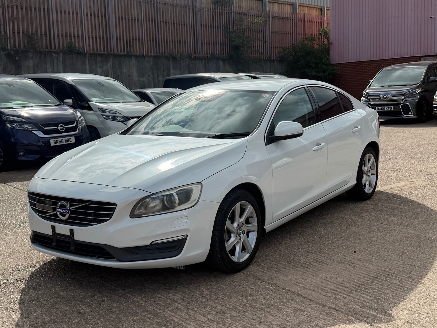 Used Volvo S60 2015 for sale - 78124823: Photo 3