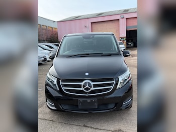 2016 - 220D 7 Seater Premium Edition 5-Door