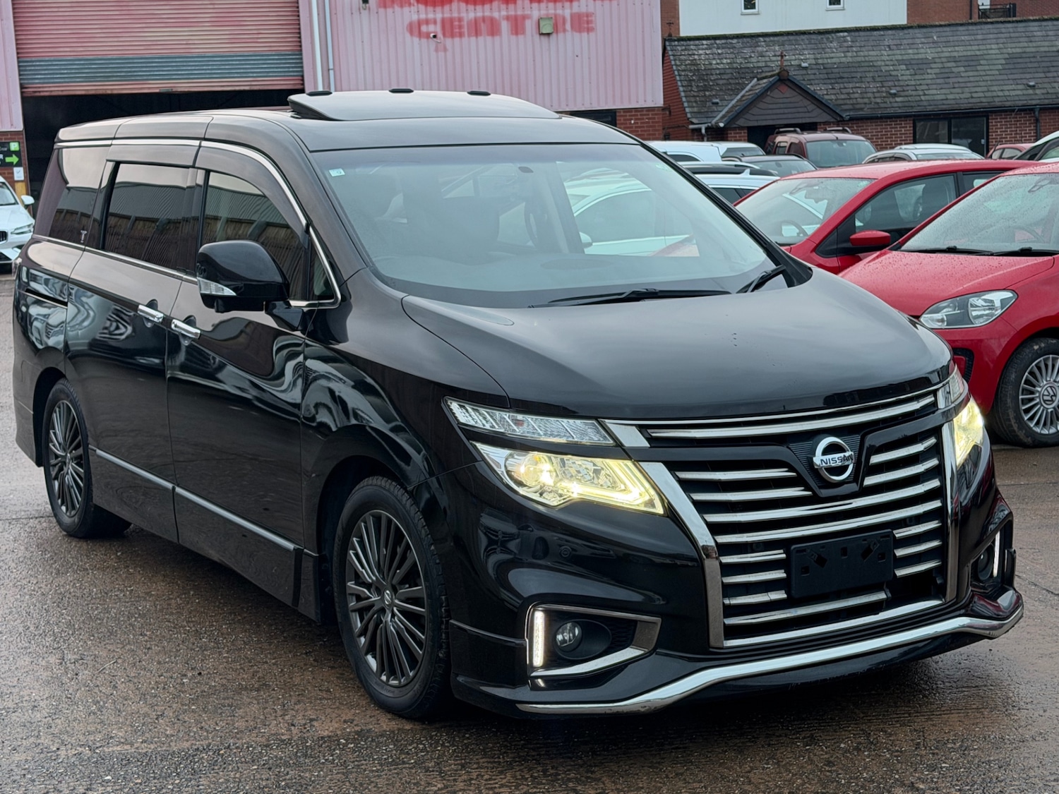 Used Nissan Elgrand 2016 for sale - 76974741: Photo 3