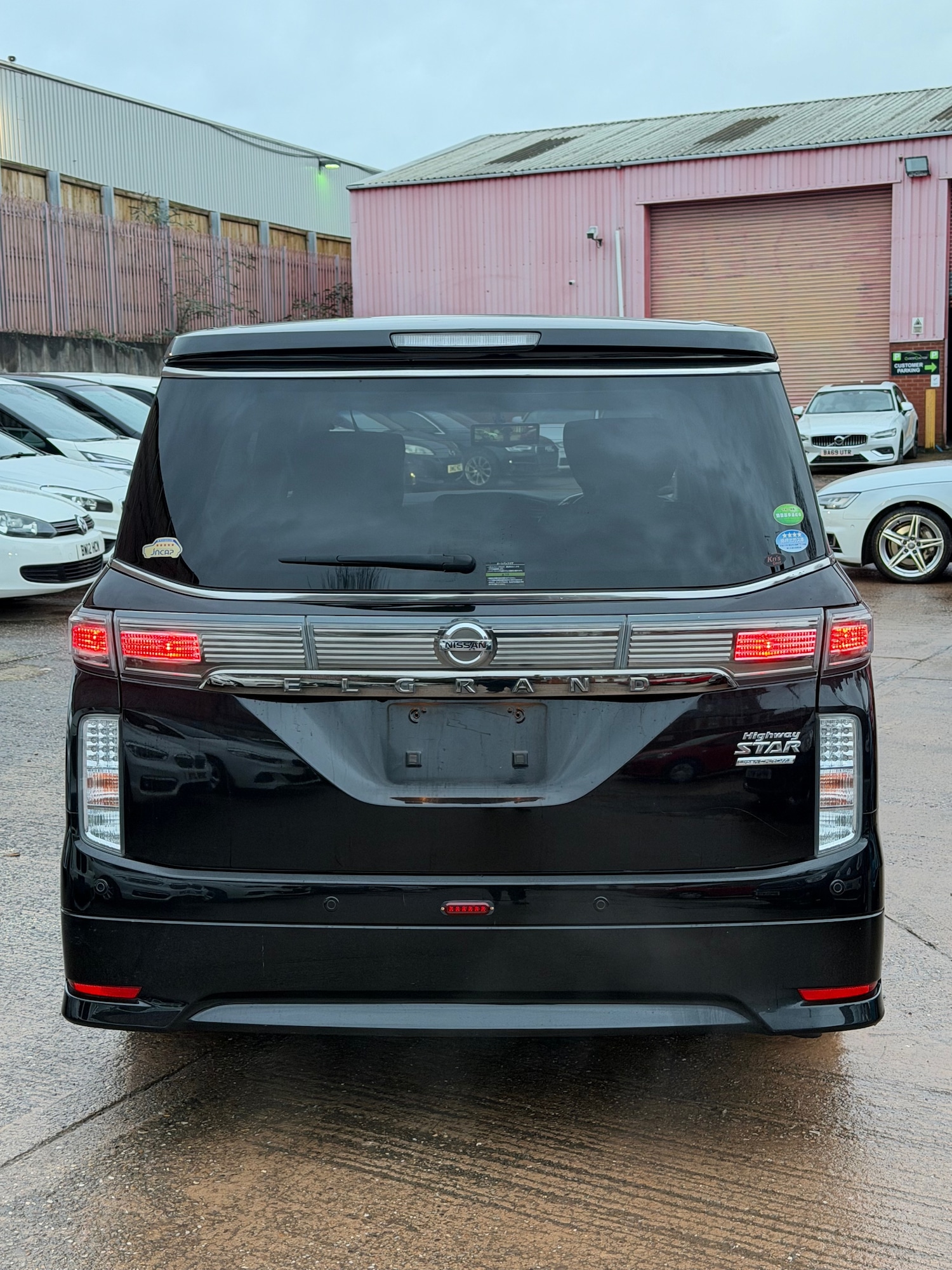 Used Nissan Elgrand 2016 for sale - 76974741: Photo 4