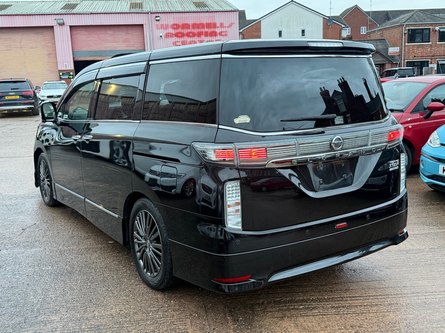 Used Nissan Elgrand 2016 for sale - 76974741: Photo 6