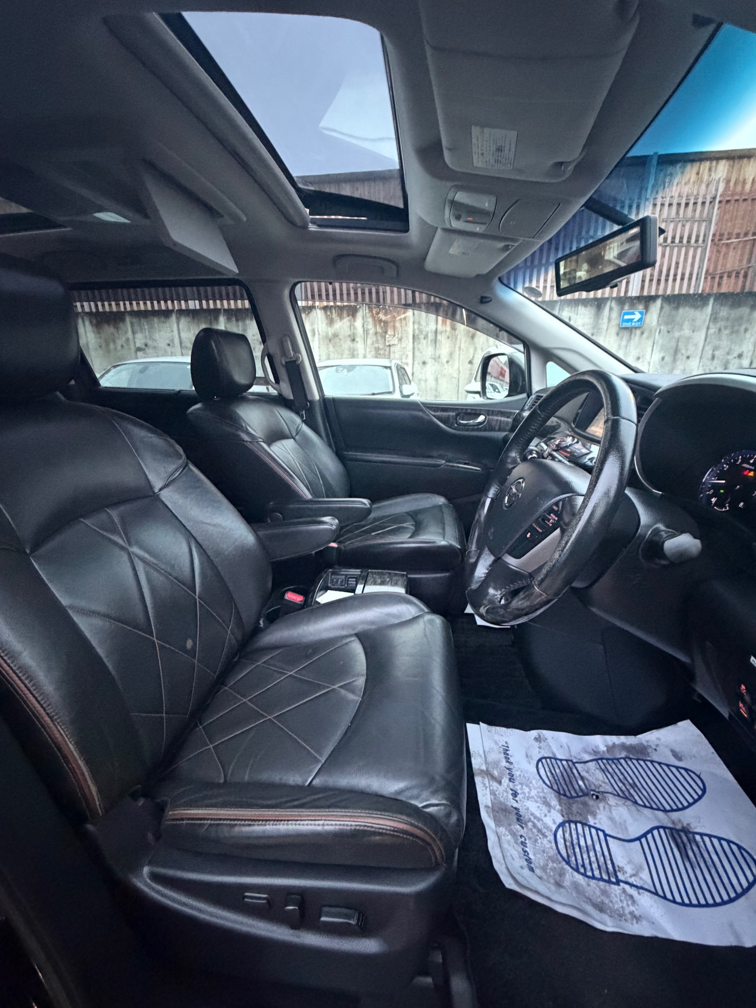 Used Nissan Elgrand 2016 for sale - 76974741: Photo 7