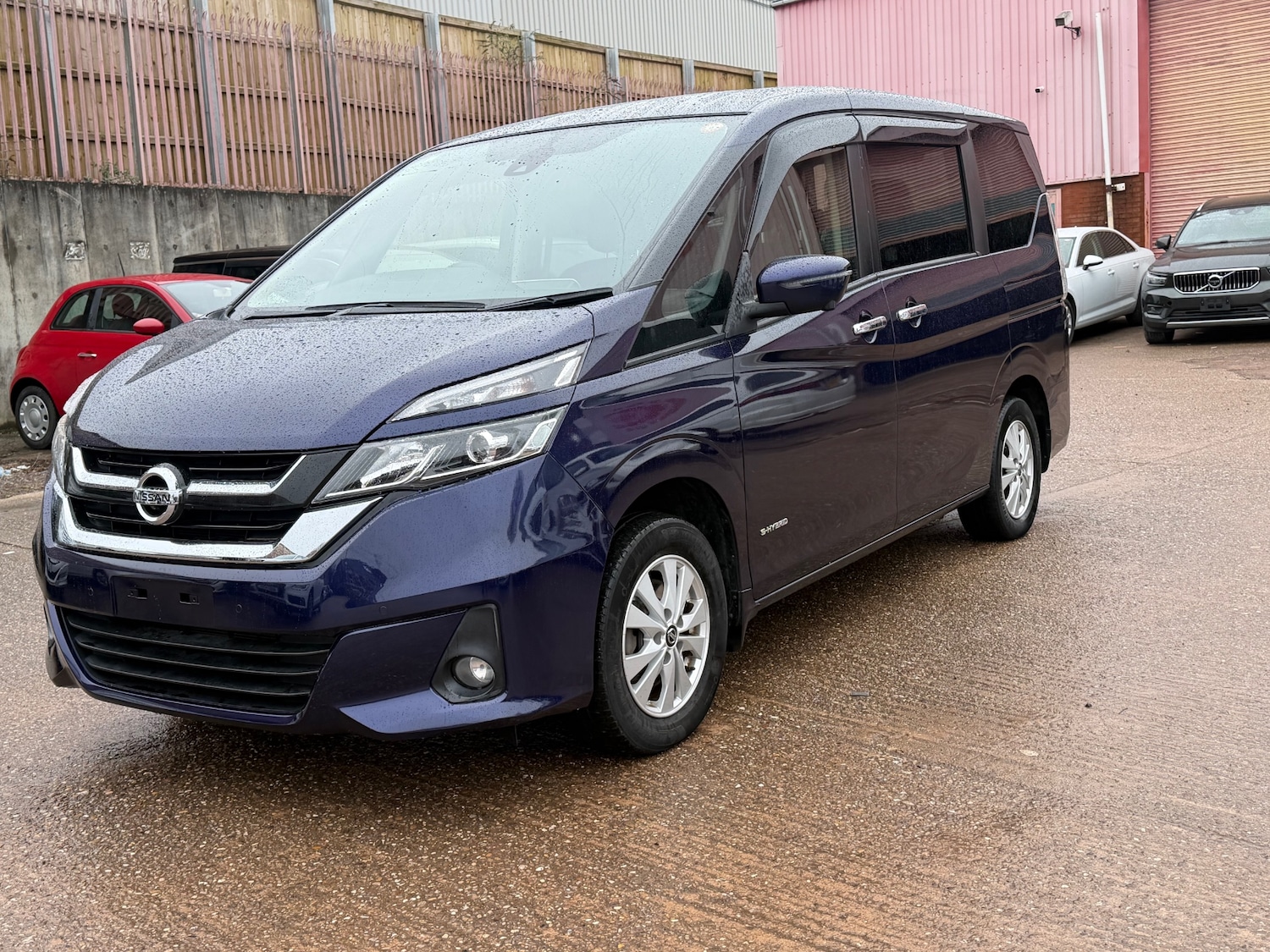 Used Nissan Serena 2019 for sale - 77626335: Photo 2