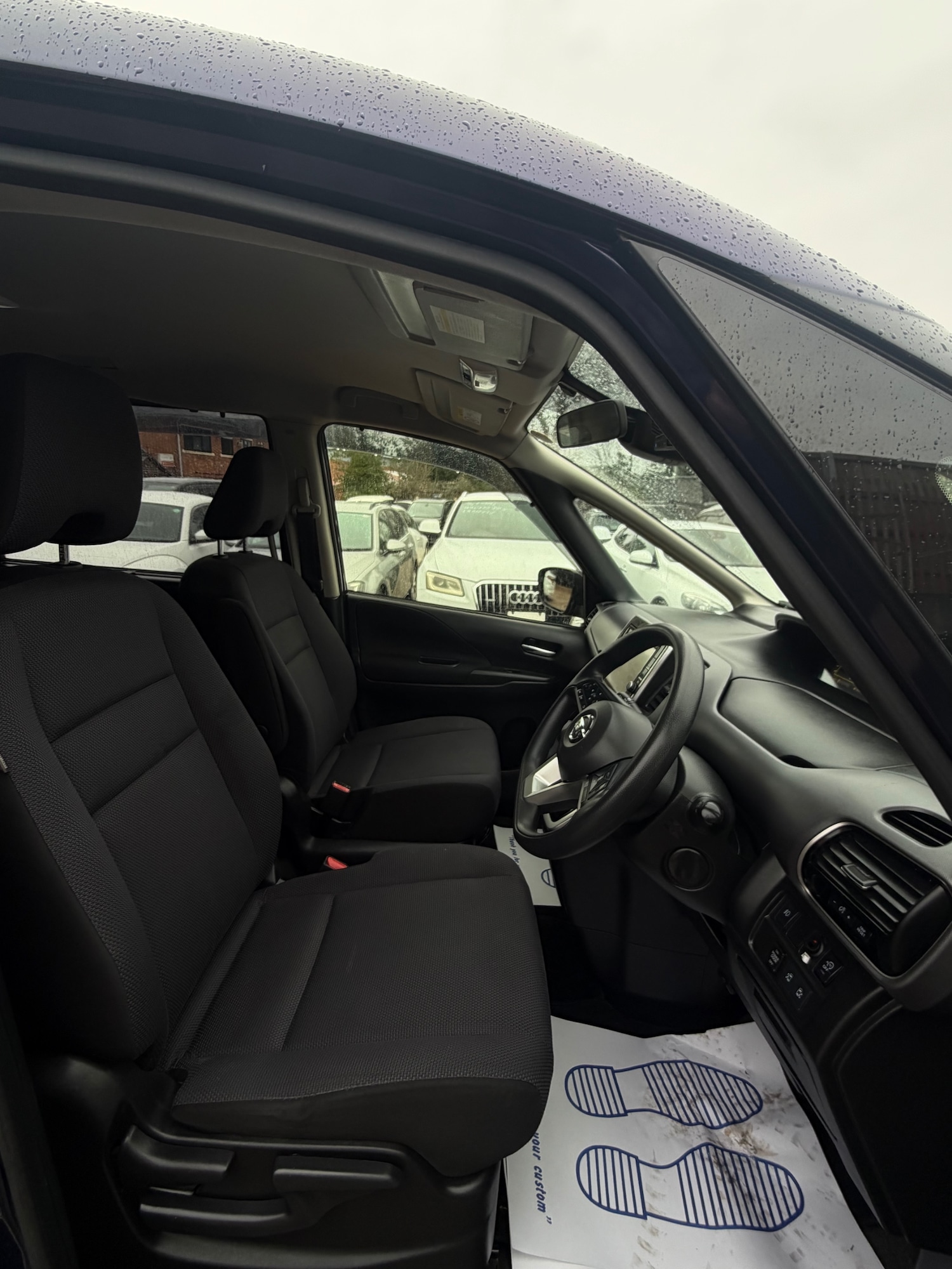 Used Nissan Serena 2019 for sale - 77626335: Photo 8