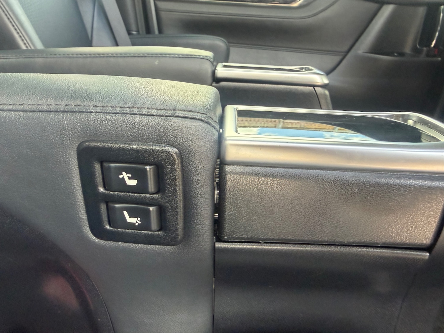 Used Toyota Vellfire 2020 for sale - 78140031: Photo 12