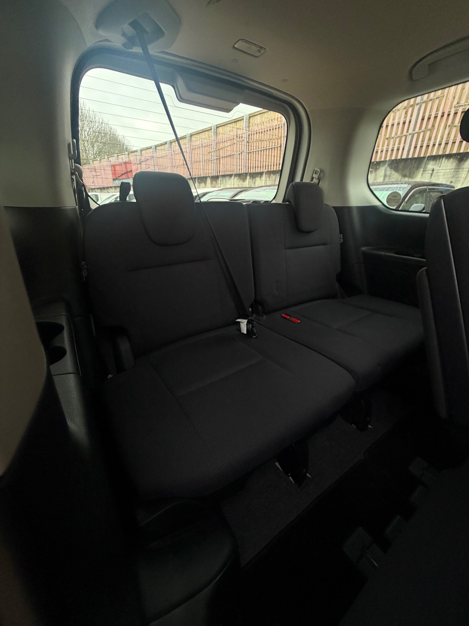 Used Nissan Serena 2018 for sale - 77710601: Photo 10
