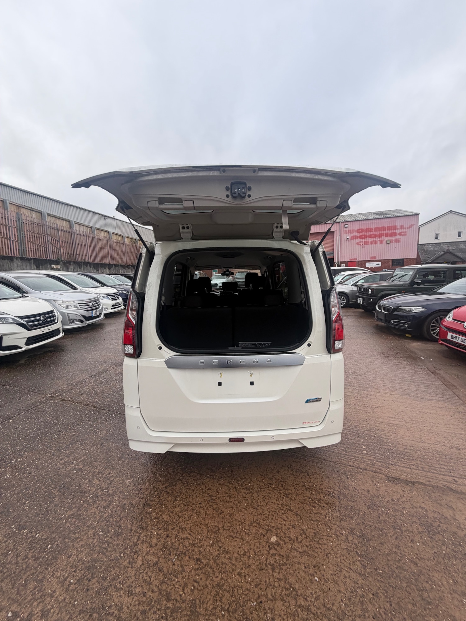 Used Nissan Serena 2018 for sale - 77710601: Photo 12