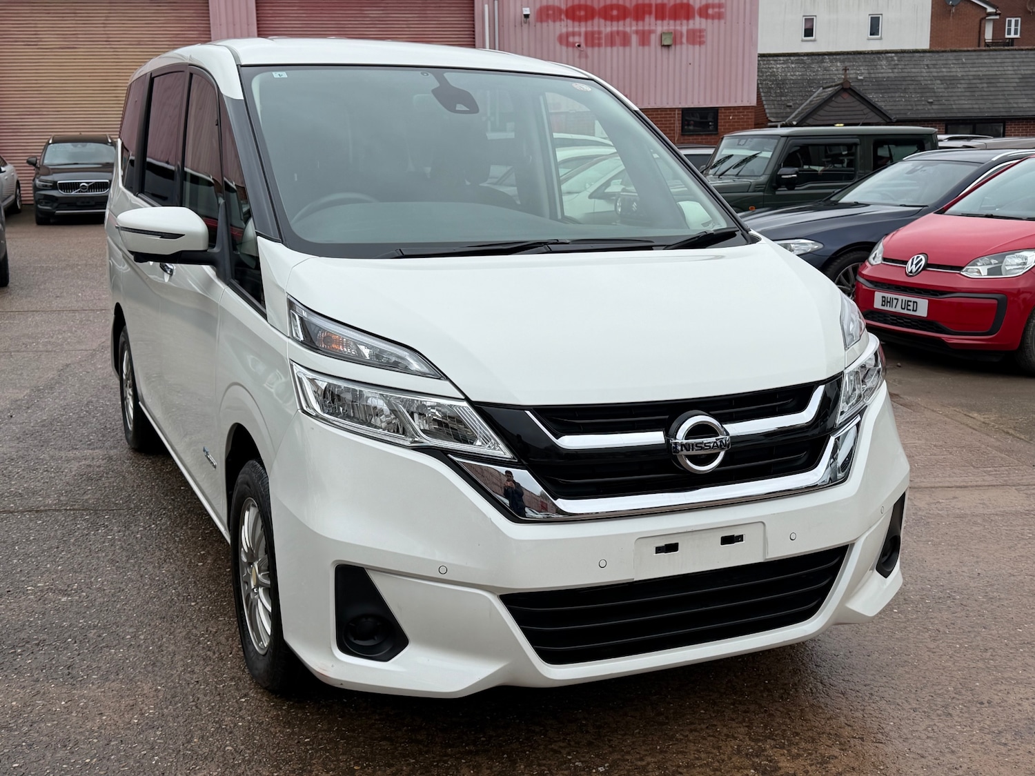 Used Nissan Serena 2018 for sale - 77710601: Photo 2