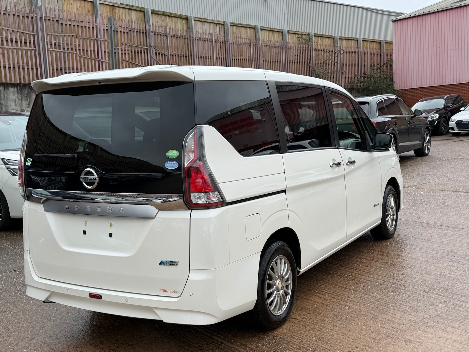 Used Nissan Serena 2018 for sale - 77710601: Photo 5