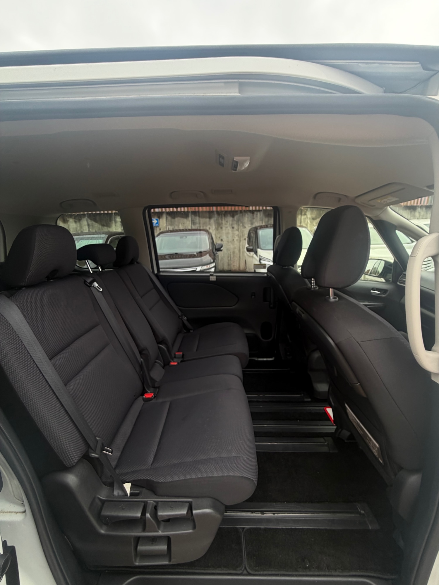 Used Nissan Serena 2018 for sale - 77710601: Photo 9