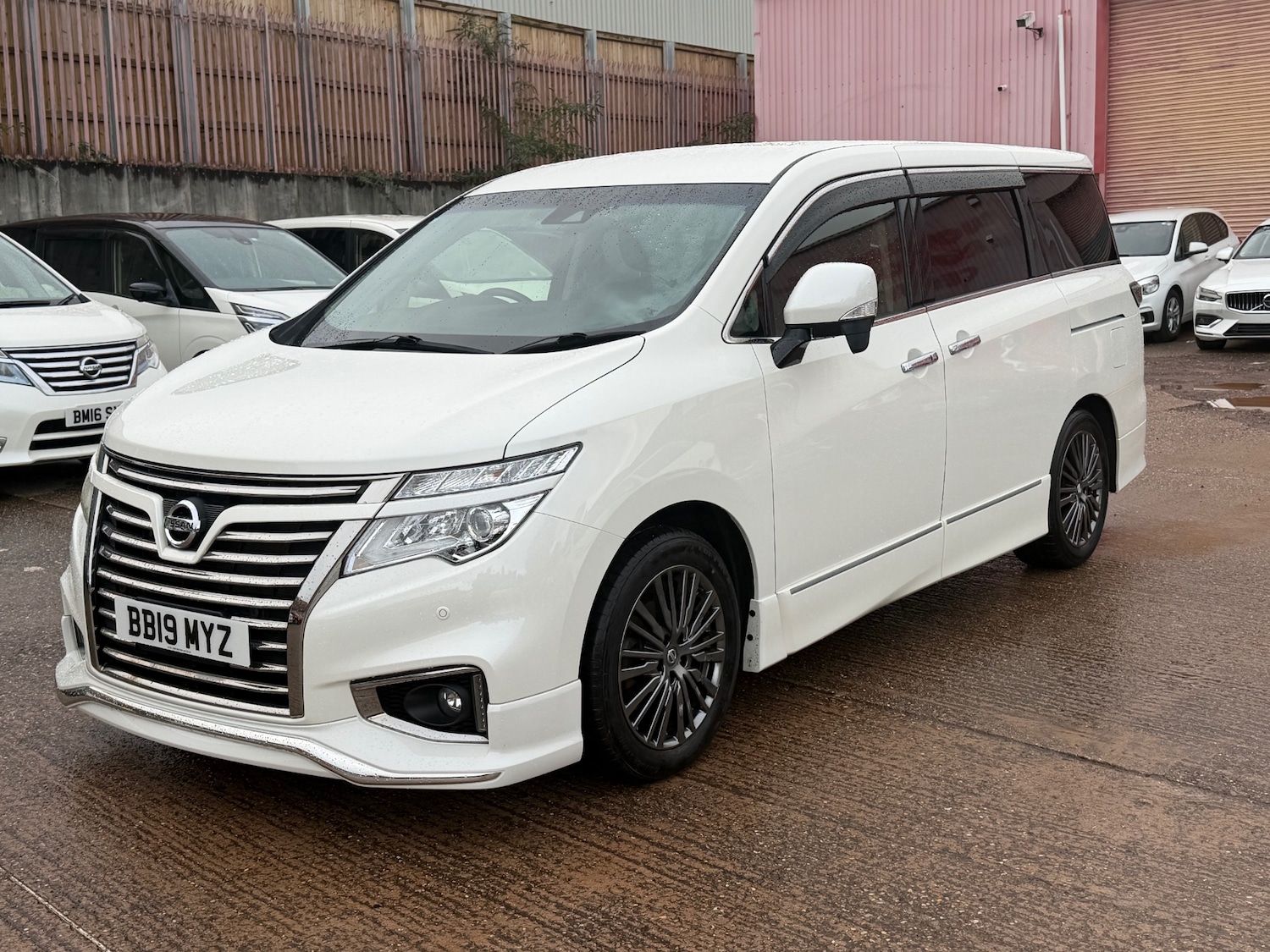 Used Nissan Elgrand 2019 for sale - 76340707: Photo 3