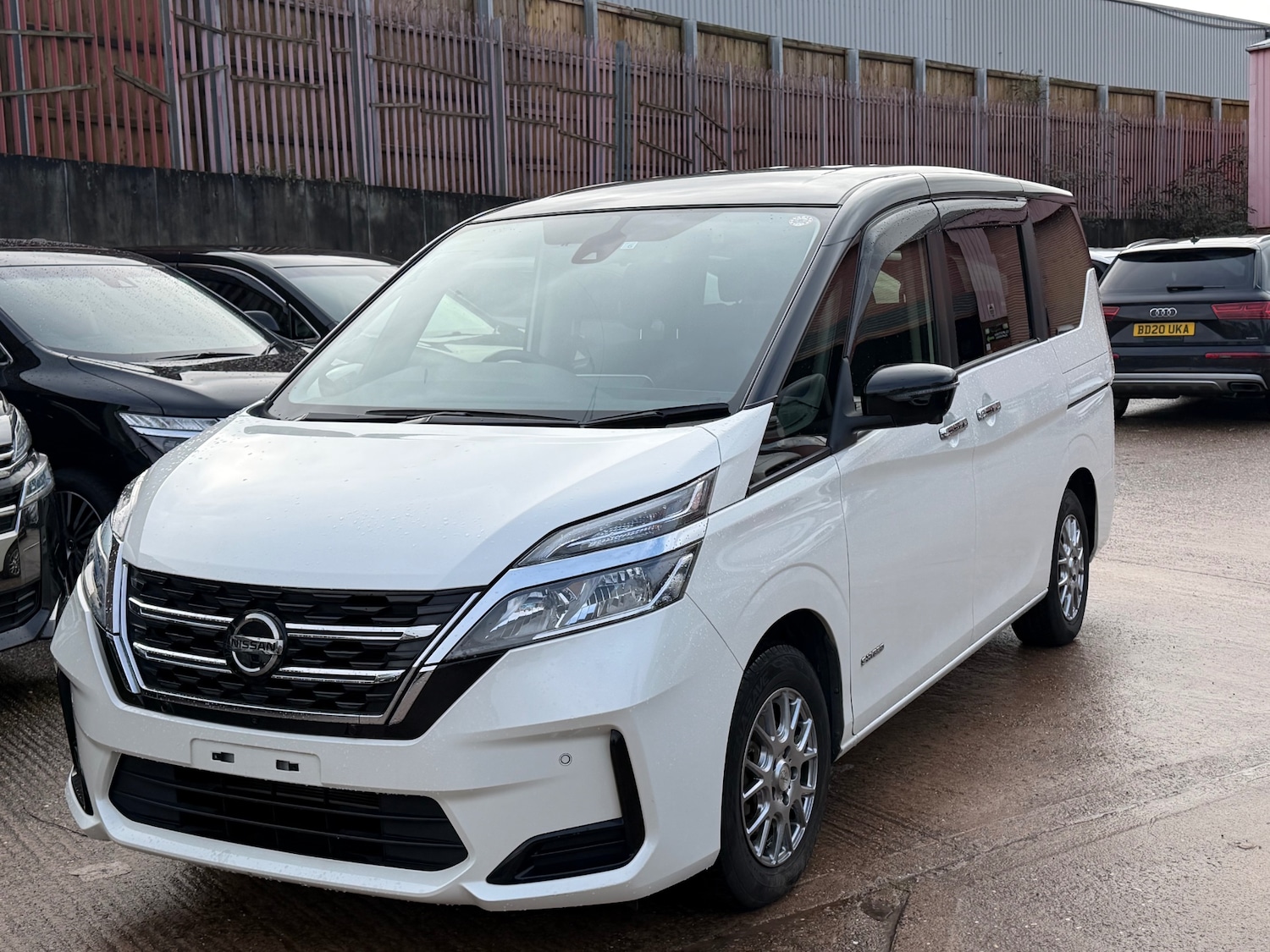 Used Nissan Serena 2020 for sale - 77478194: Photo 2