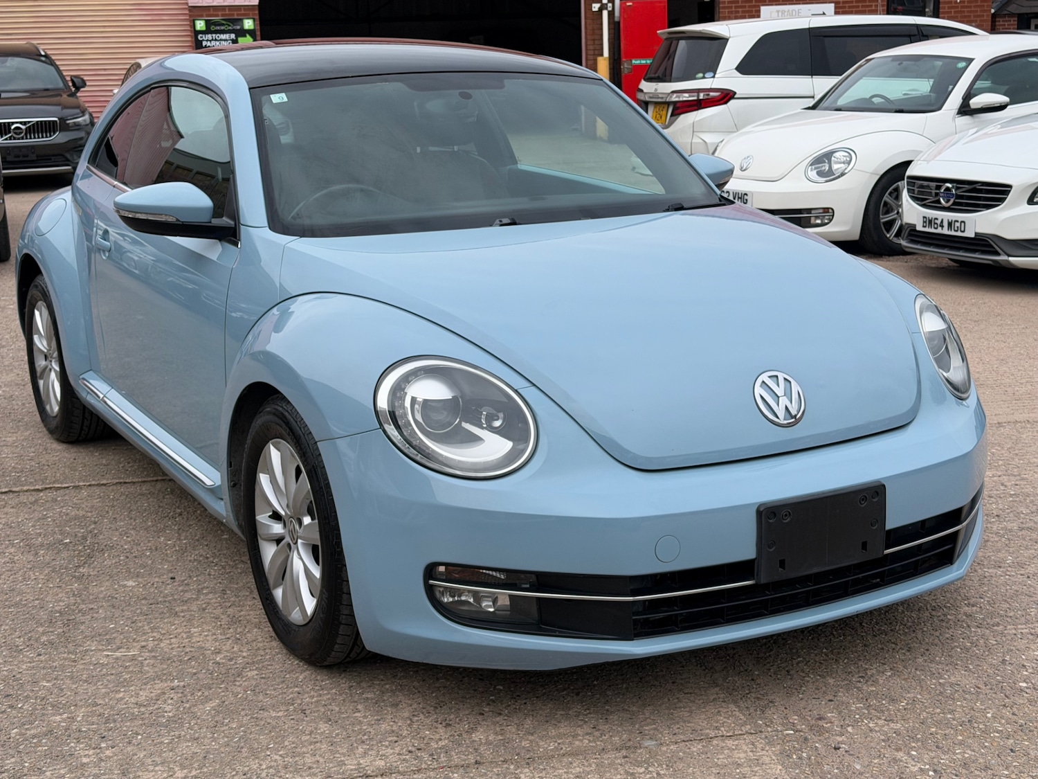 Used Volkswagen Beetle 2012 for sale - 77729975: Photo 2