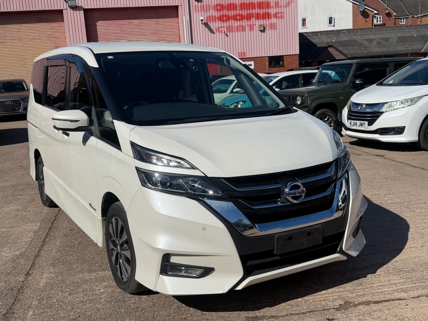 Used Nissan Serena 2016 for sale - 78045983: Photo 2
