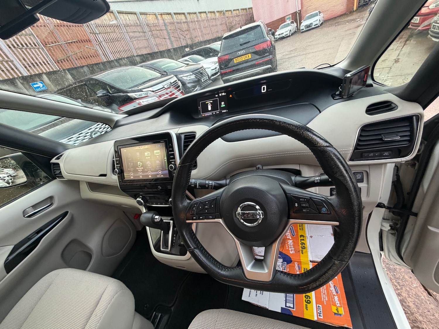 Used Nissan Serena 2016 for sale - 77173559: Photo 10