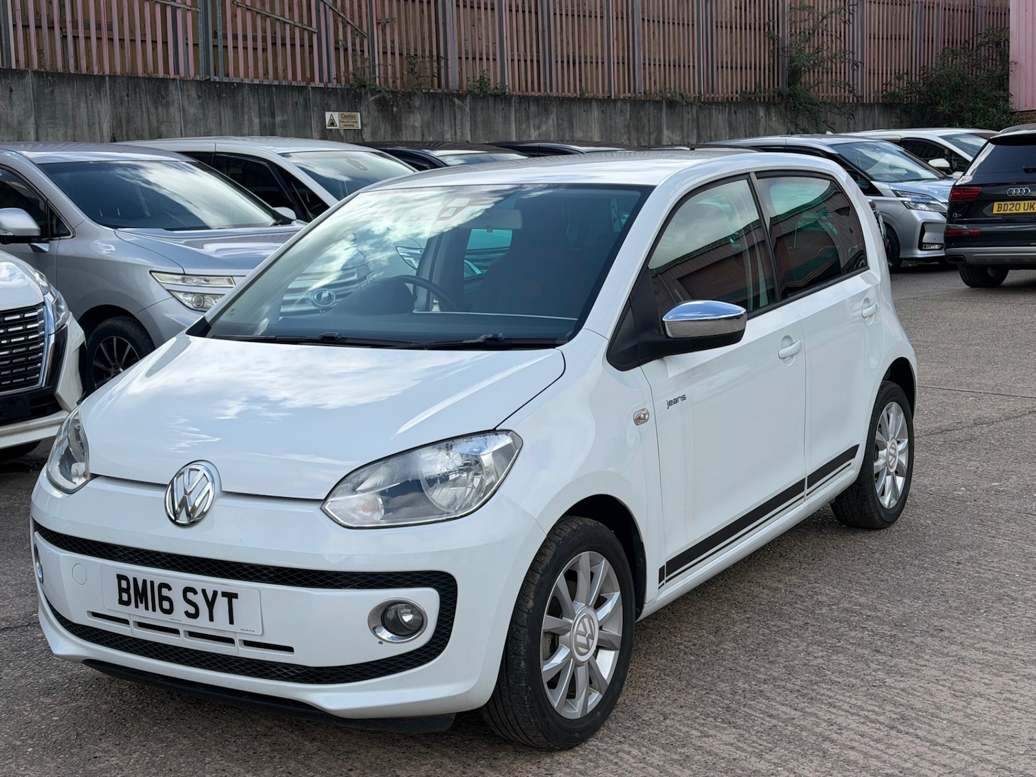Used Volkswagen up! 2016 for sale - 77872320: Photo 3