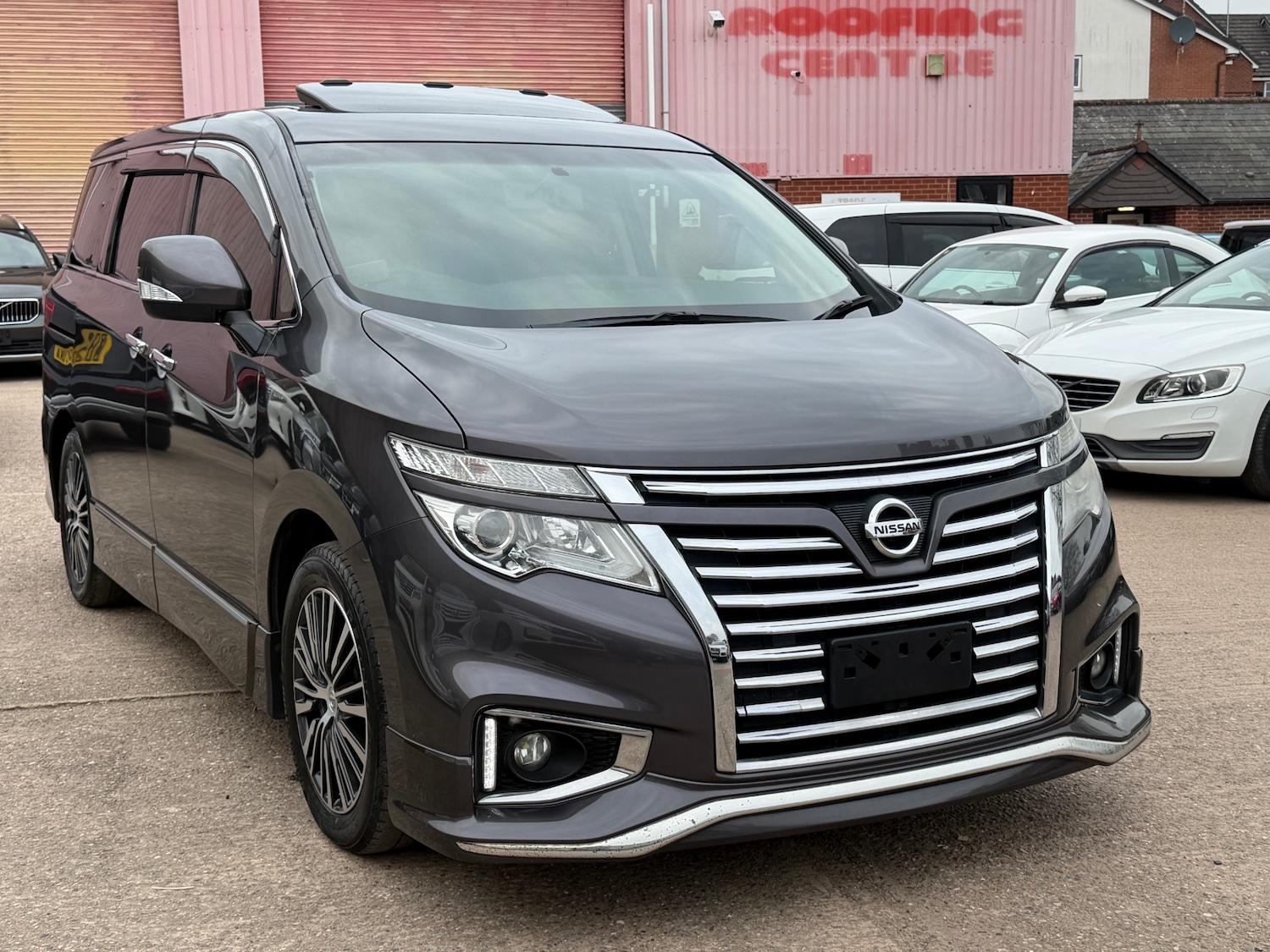 Used Nissan Elgrand 2016 for sale - 77733353: Photo 2
