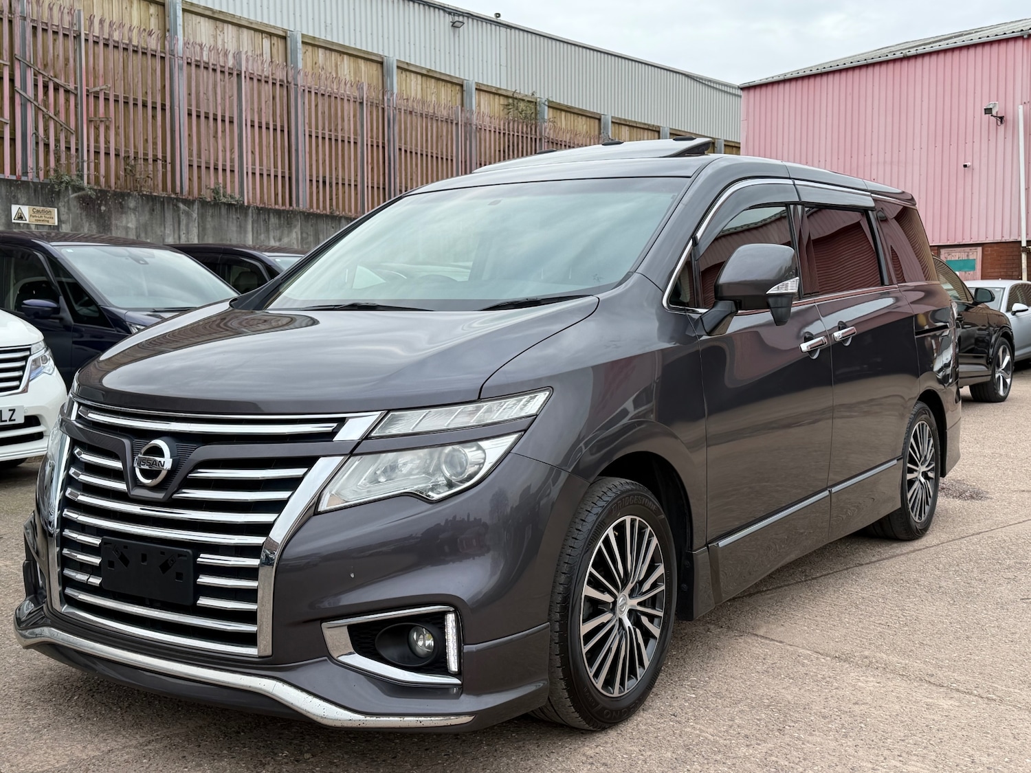 Used Nissan Elgrand 2016 for sale - 77733353: Photo 3