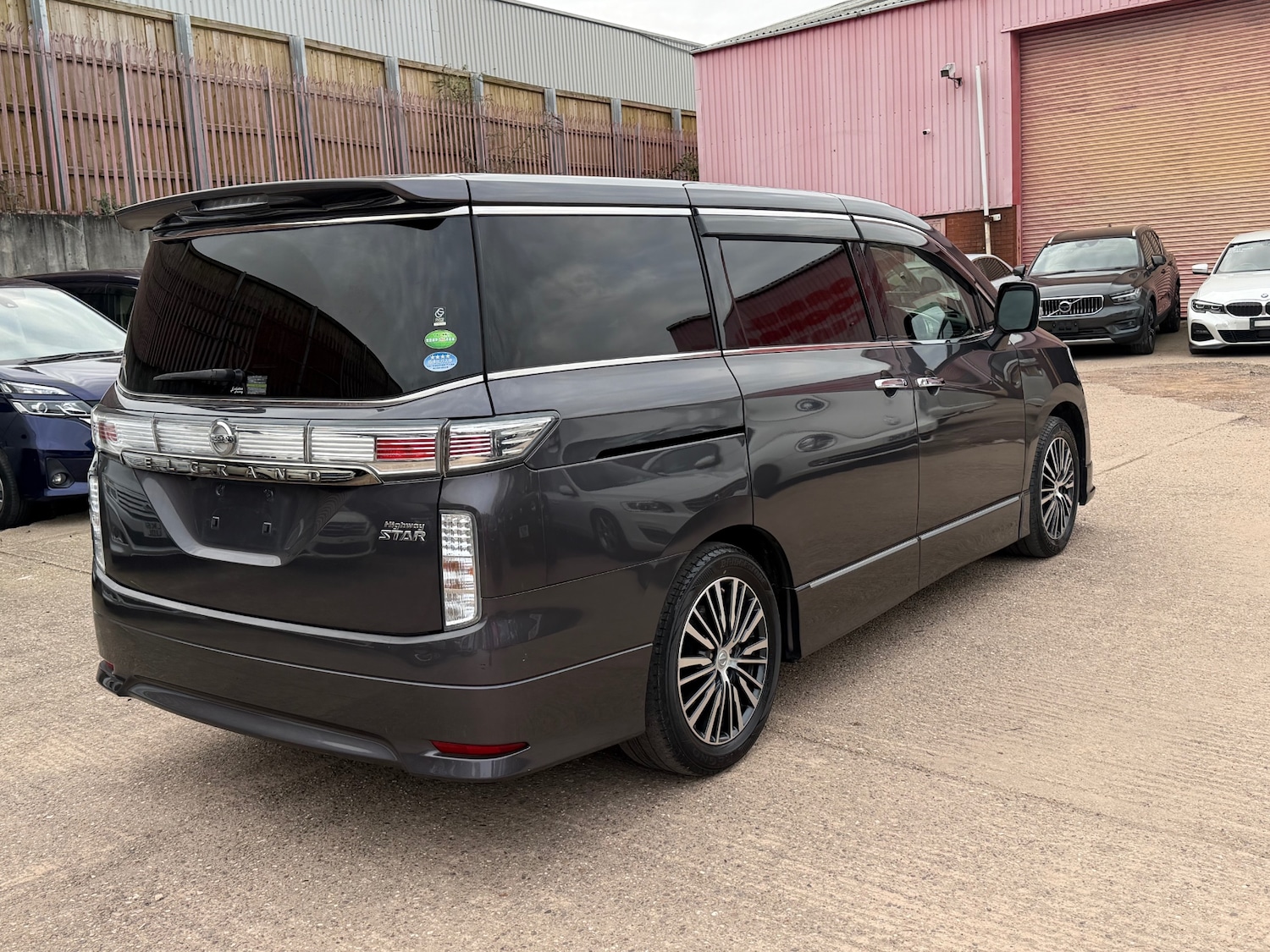 Used Nissan Elgrand 2016 for sale - 77733353: Photo 6