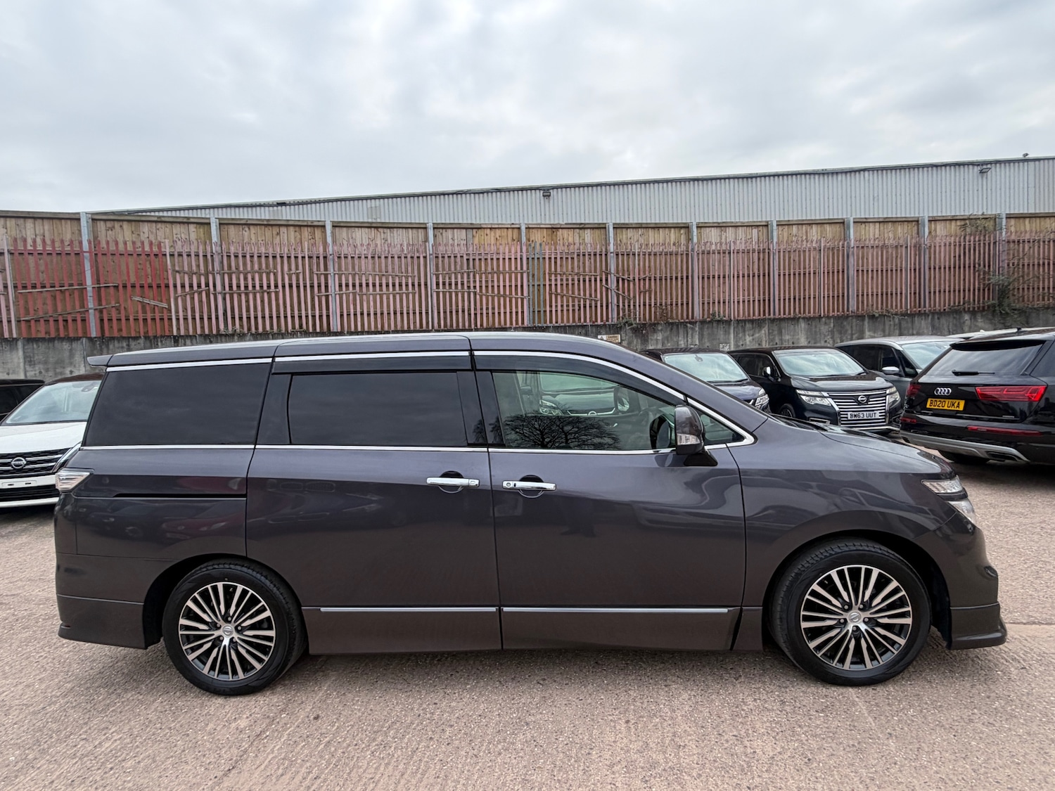 Used Nissan Elgrand 2016 for sale - 77733353: Photo 7