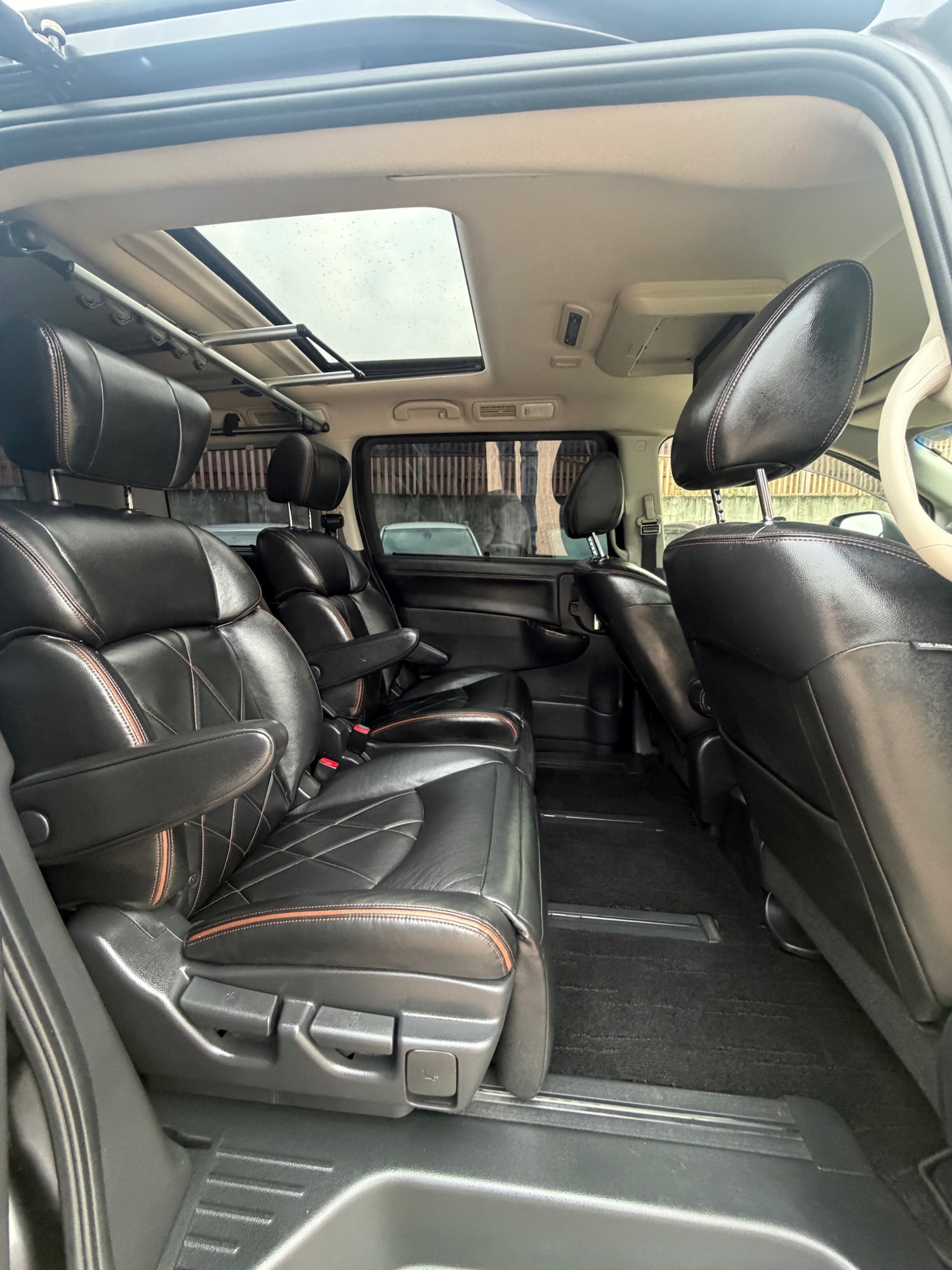 Used Nissan Elgrand 2016 for sale - 77733353: Photo 9