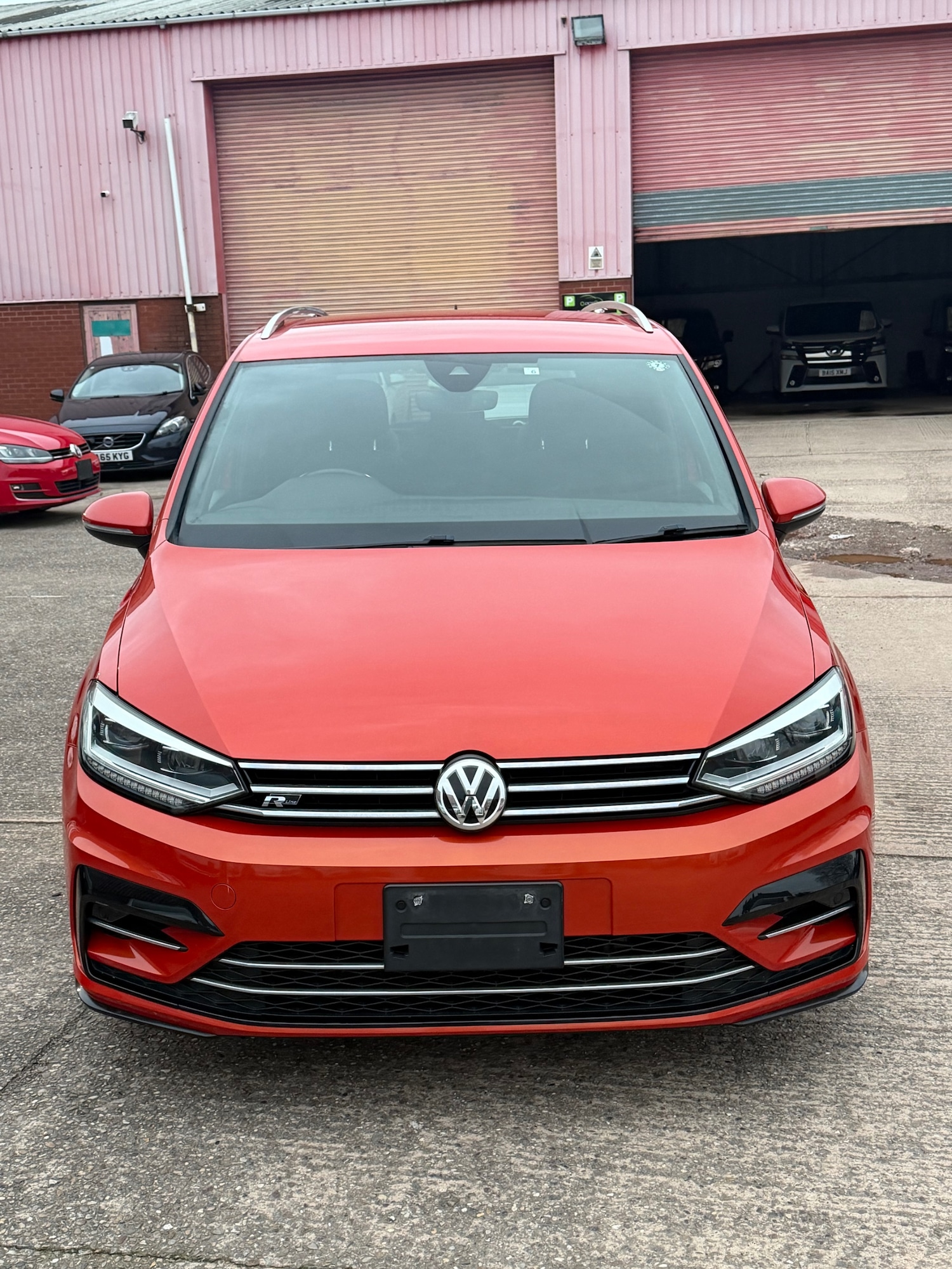 Used Volkswagen Touran 2016 for sale - 76596091: Photo 1