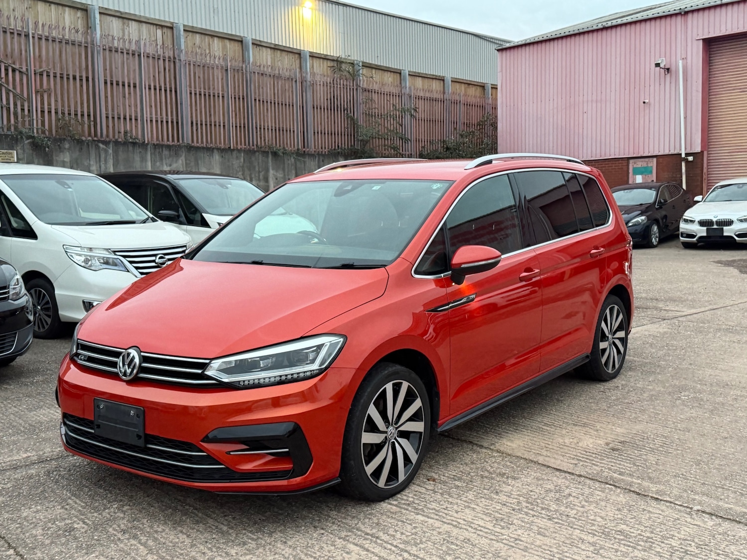 Used Volkswagen Touran 2016 for sale - 76596091: Photo 2