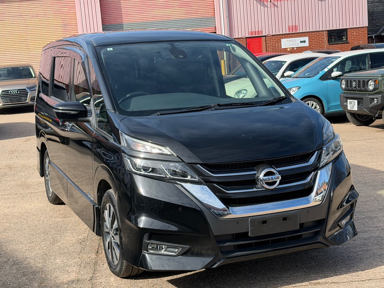 Used Nissan Serena 2017 for sale - 77924752: Photo 2