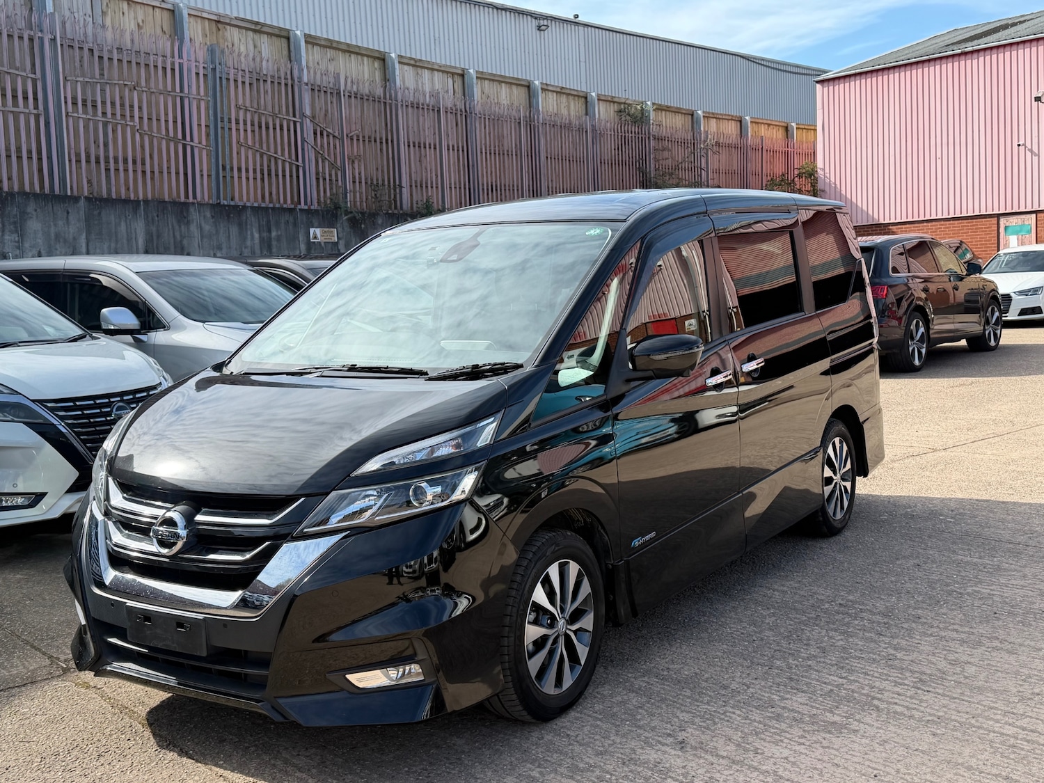 Used Nissan Serena 2017 for sale - 77924752: Photo 3