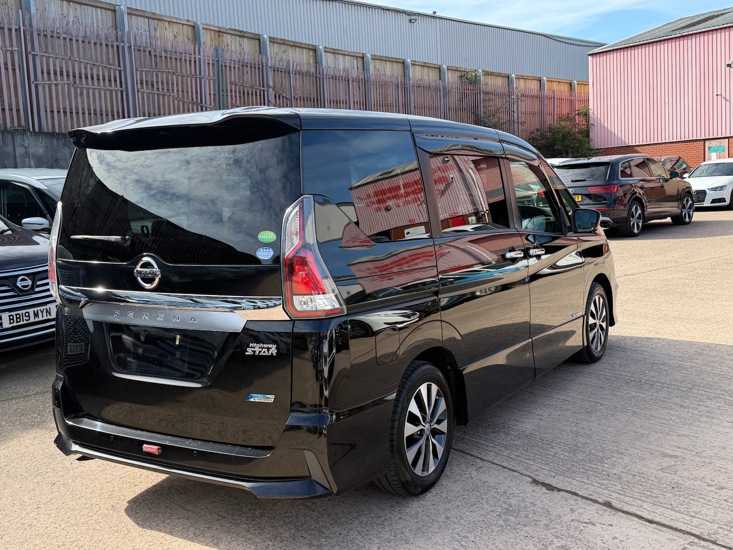 Used Nissan Serena 2017 for sale - 77924752: Photo 6
