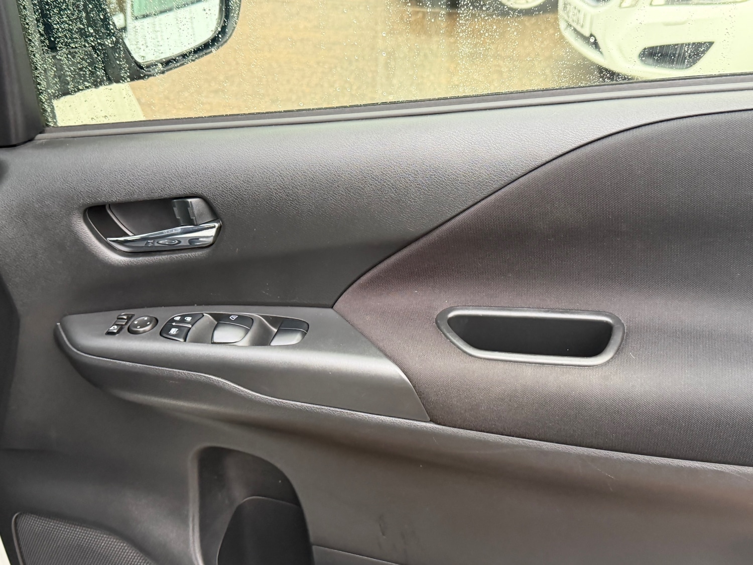 Used Nissan Serena 2020 for sale - 76924731: Photo 11