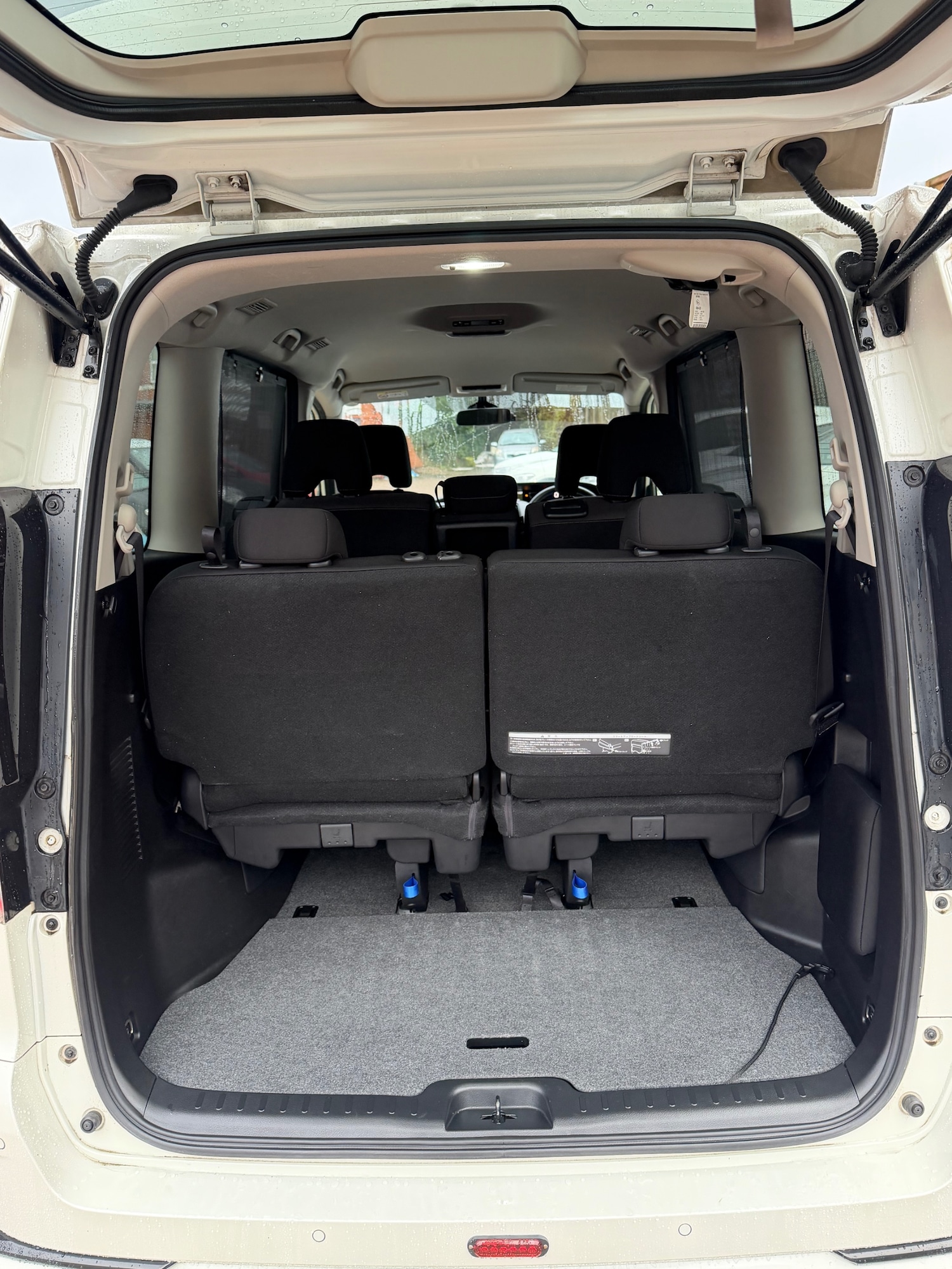 Used Nissan Serena 2020 for sale - 76924731: Photo 17