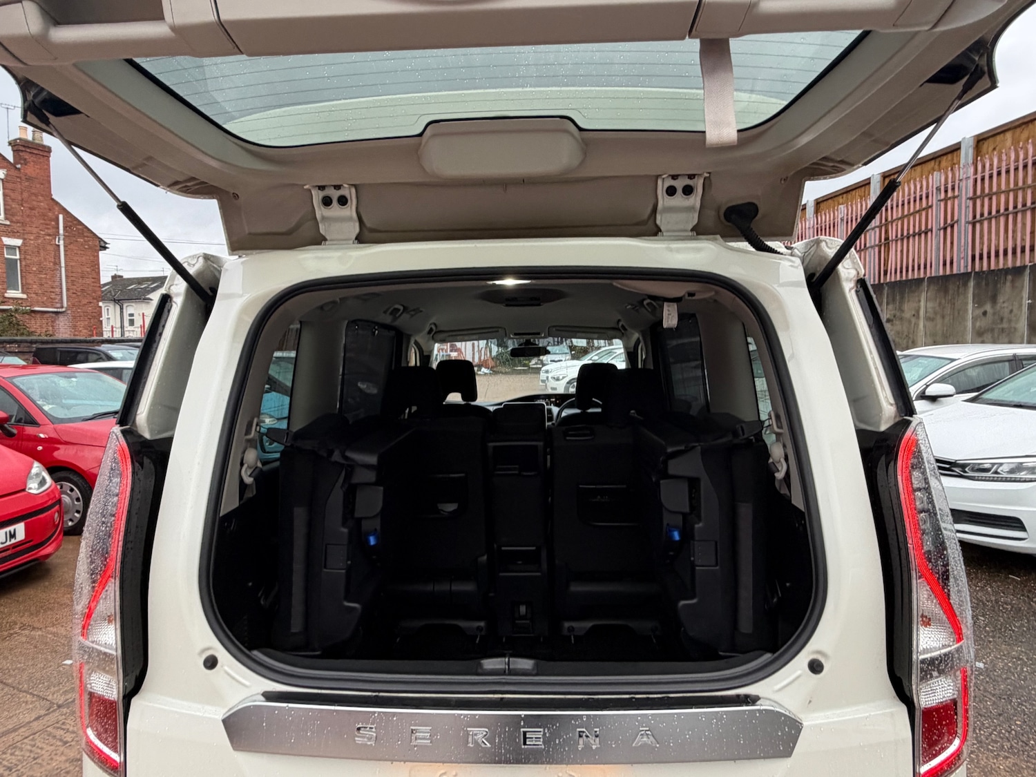 Used Nissan Serena 2020 for sale - 76924731: Photo 20