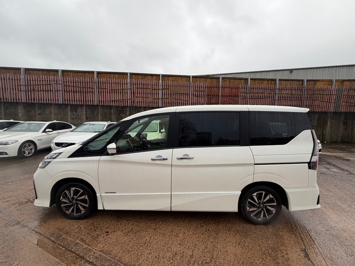 Used Nissan Serena 2020 for sale - 76924731: Photo 6