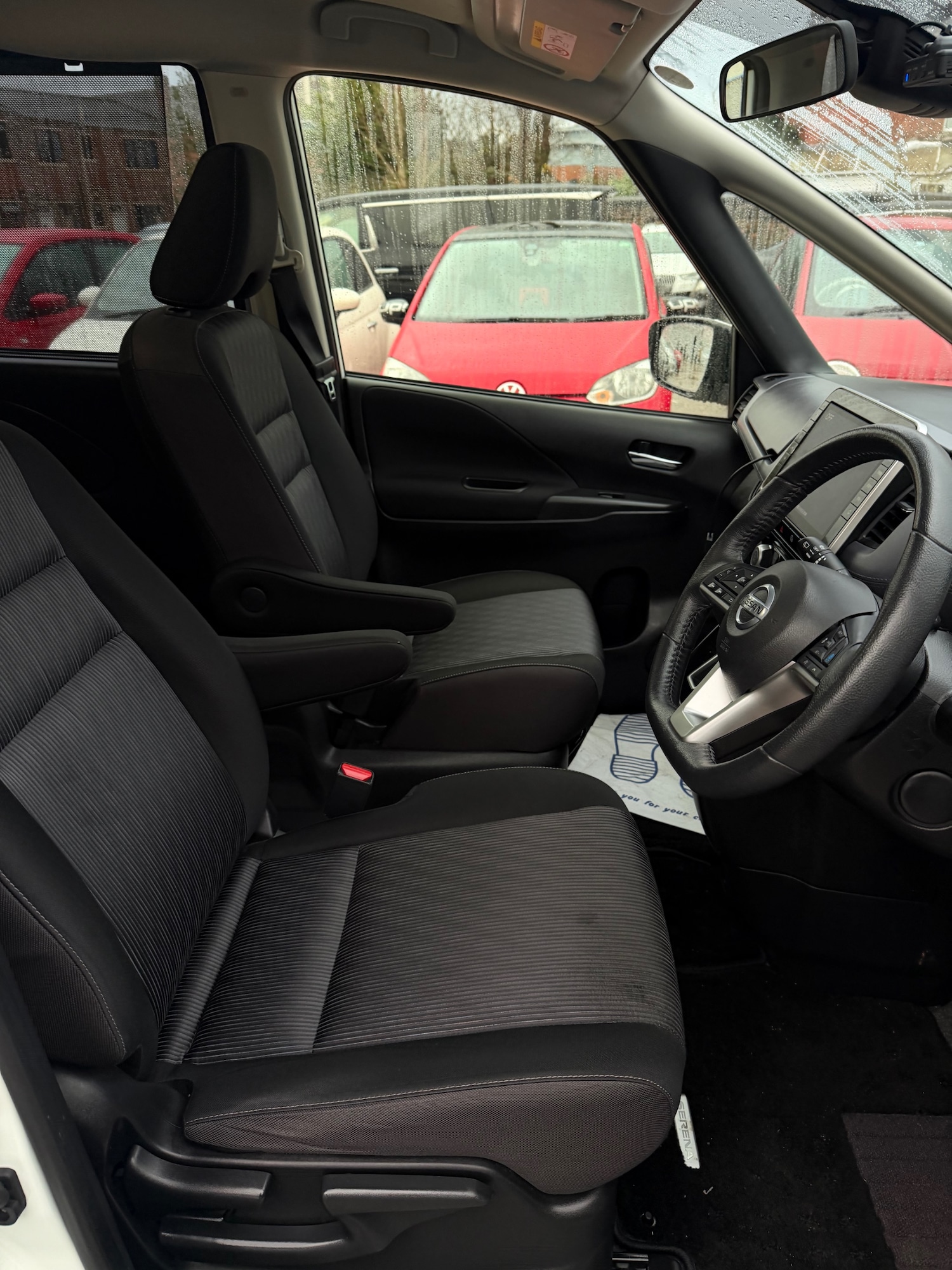 Used Nissan Serena 2020 for sale - 76924731: Photo 7