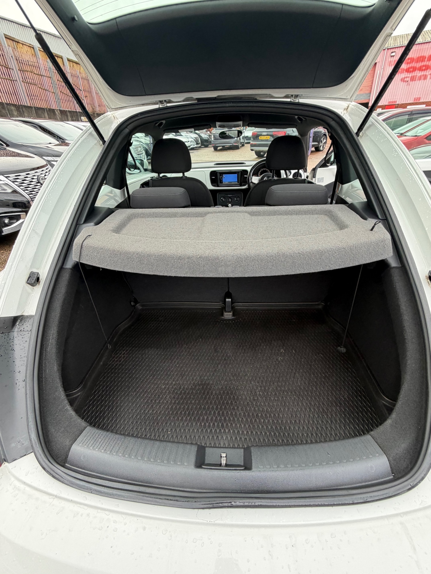 Used Volkswagen Beetle 2013 for sale - 77478189: Photo 10