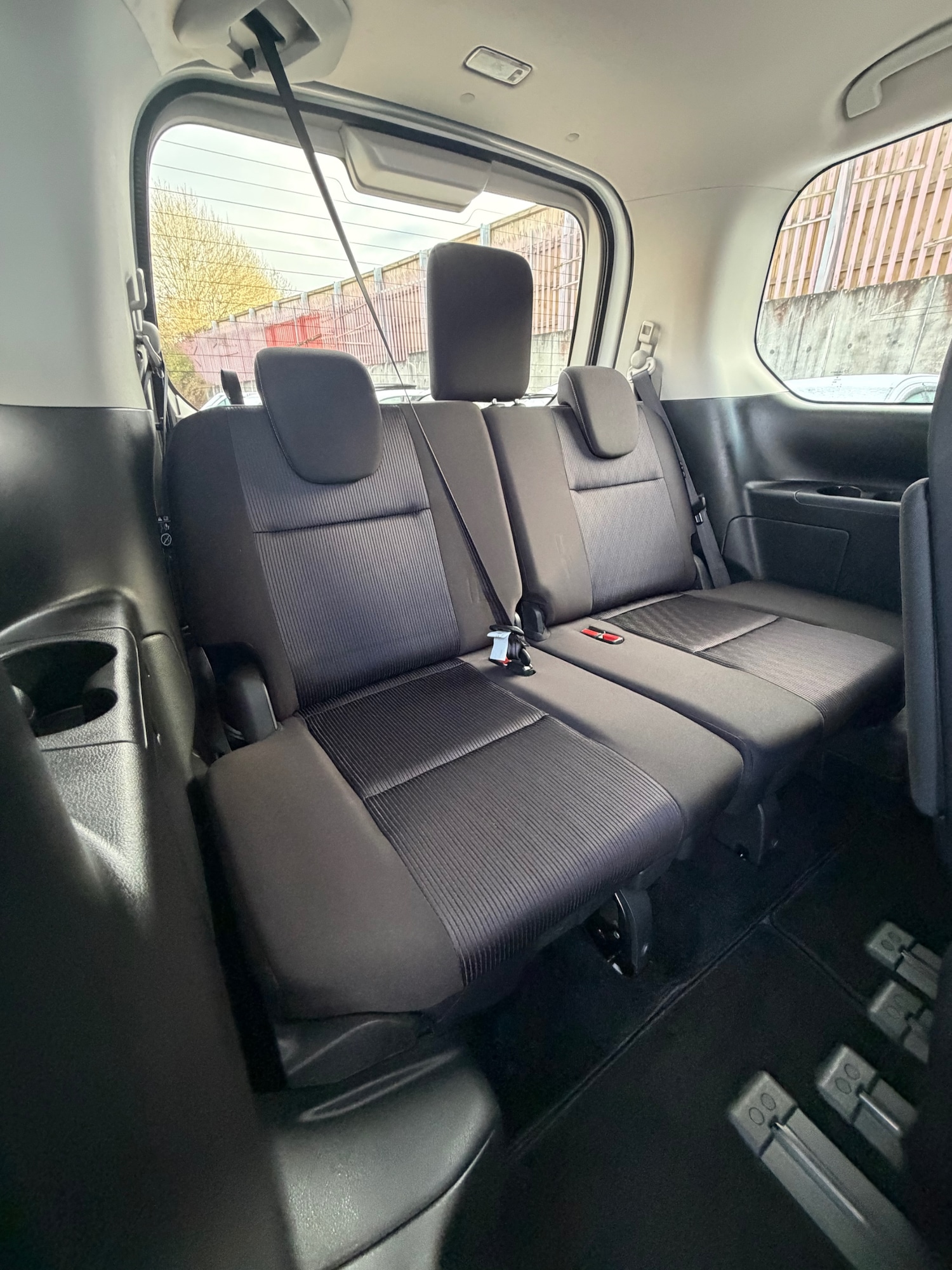 Used Nissan Serena 2019 for sale - 77100122: Photo 10