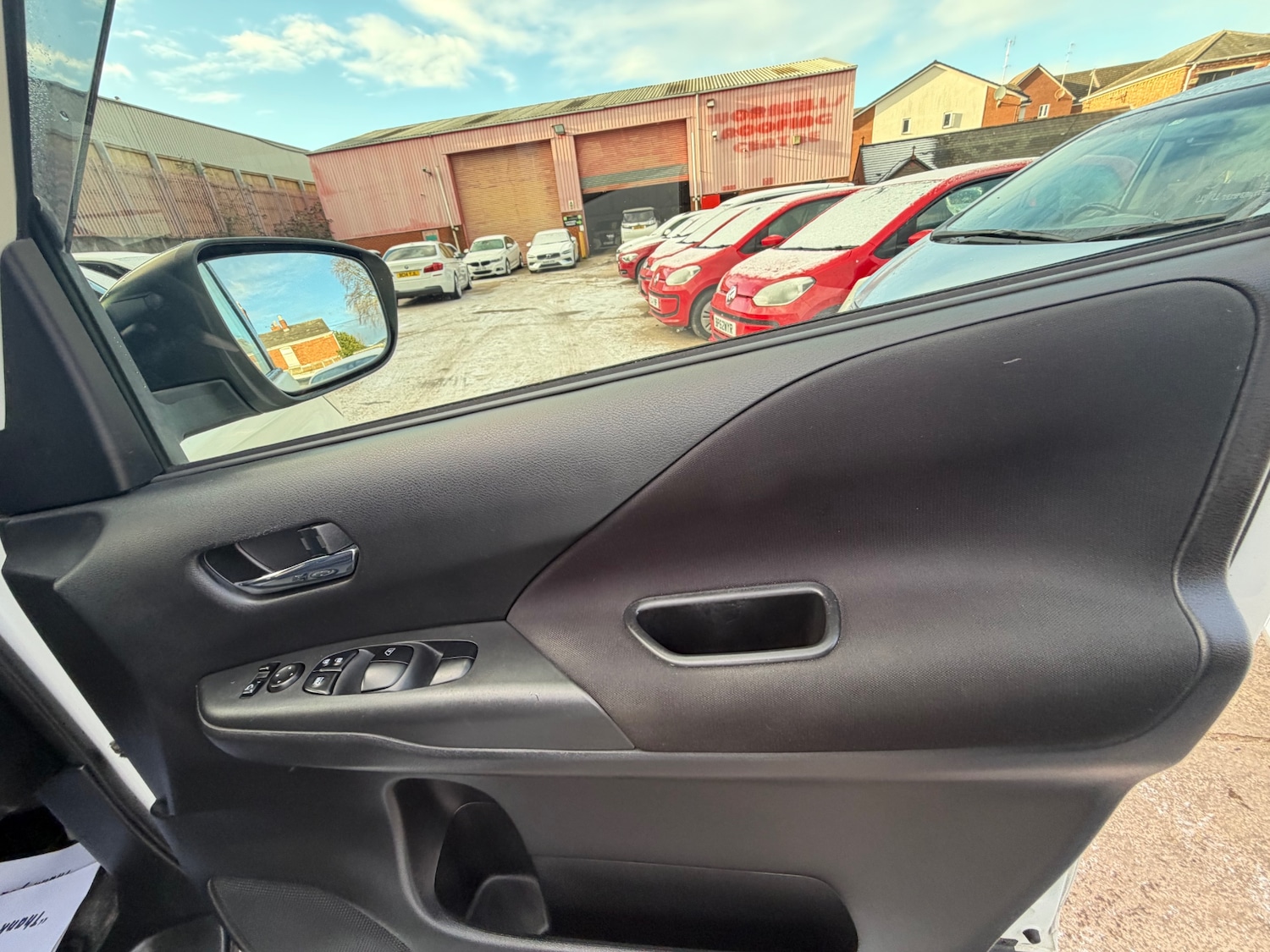 Used Nissan Serena 2019 for sale - 77100122: Photo 13