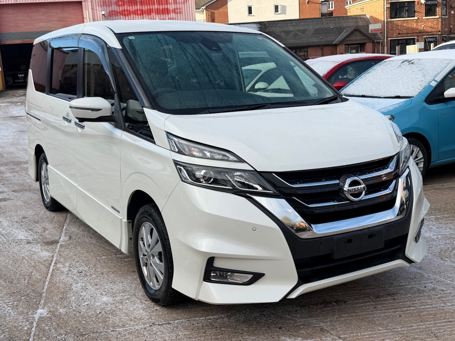 Used Nissan Serena 2019 for sale - 77100122: Photo 2