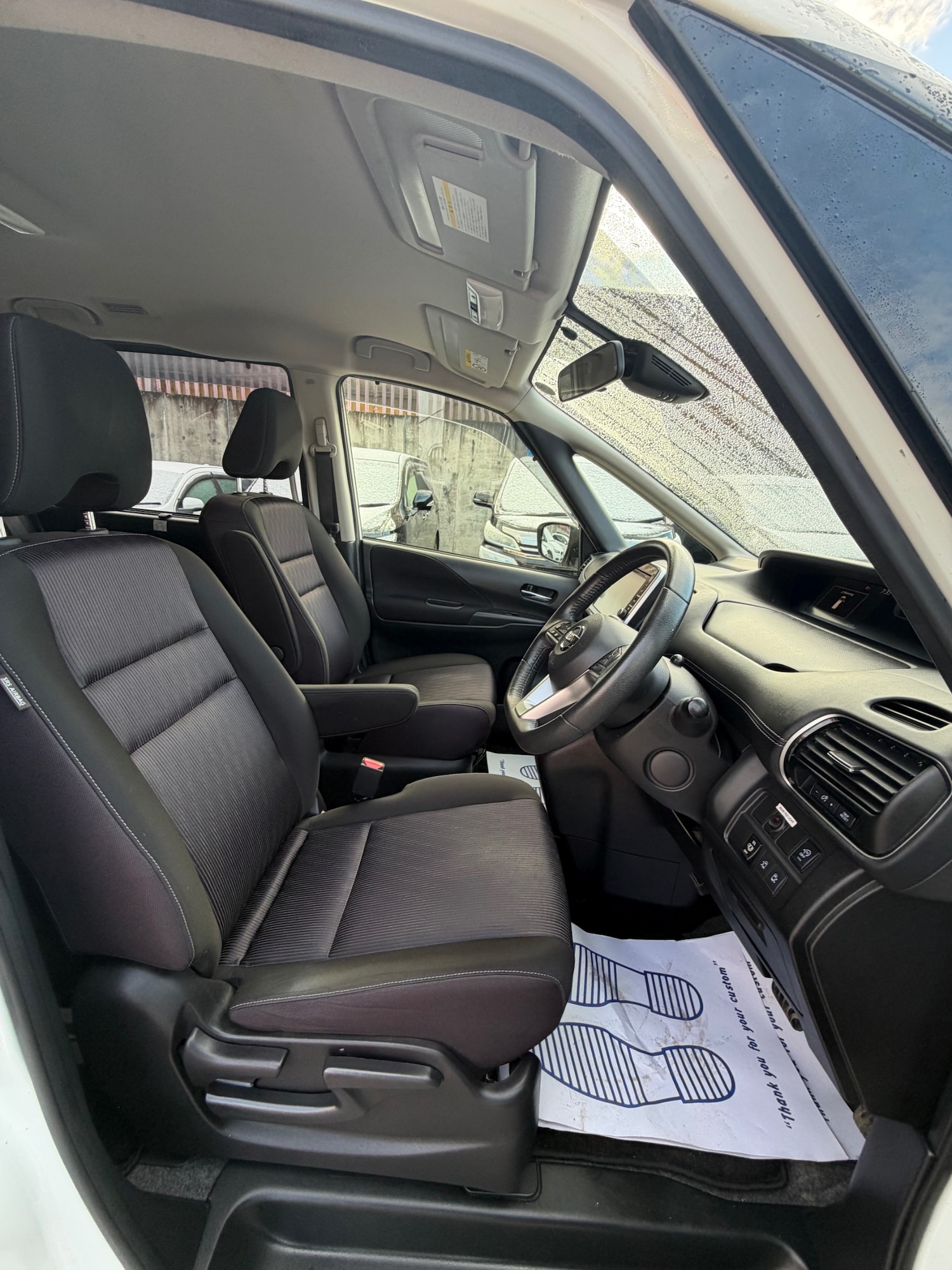 Used Nissan Serena 2019 for sale - 77100122: Photo 8