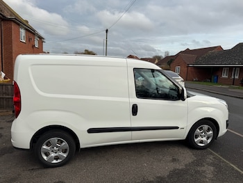 Used Vauxhall Combo 2017 for sale - 76669456: Photo