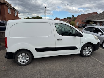 Used Citroen Berlingo 2010 for sale - 79543010: Photo