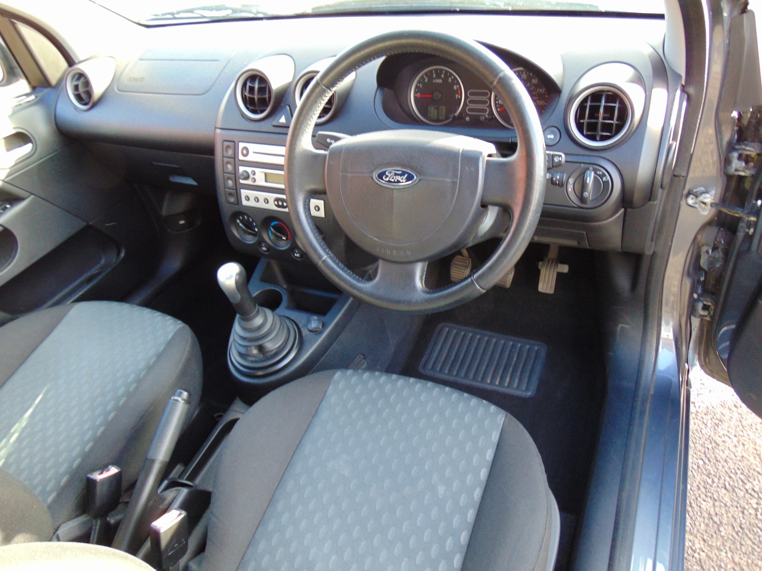 Used Ford Fiesta 2004 for sale - 76336045: Photo 11