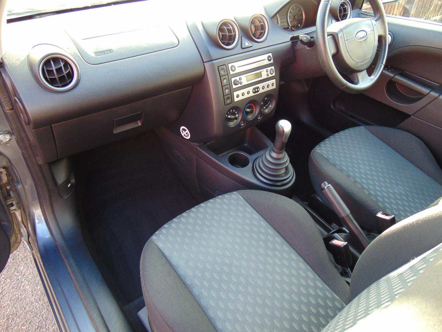 Used Ford Fiesta 2004 for sale - 76336045: Photo 14