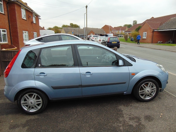 Used Ford Fiesta 2006 for sale - 76232356: Photo 2