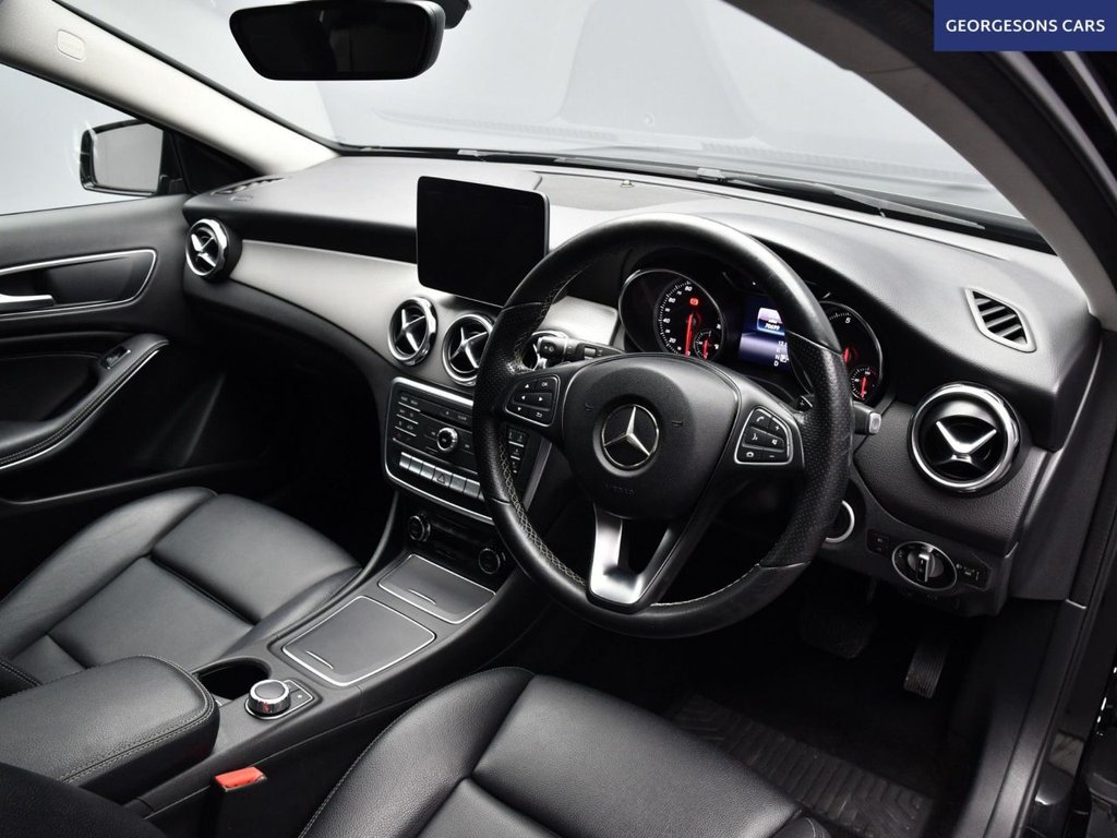 Used Mercedes-Benz GLA 2018 for sale - 77048701: Photo 11