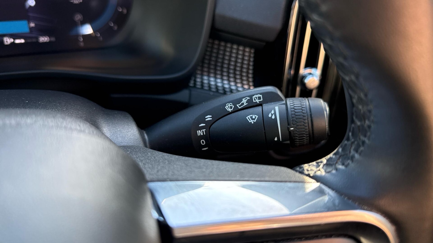 Used Volvo XC40 2023 for sale - 76377992: Photo 21