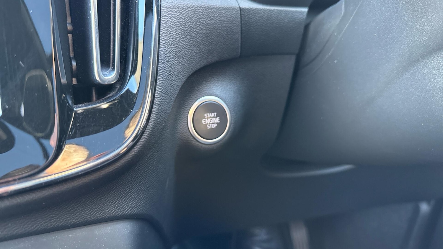 Used Volvo XC40 2023 for sale - 76377992: Photo 25