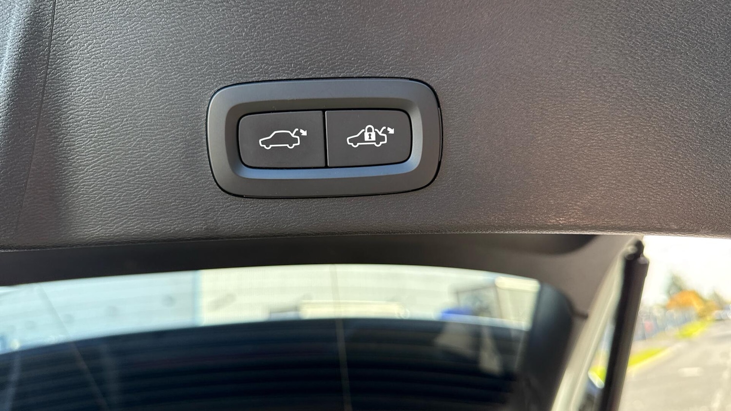 Used Volvo XC40 2023 for sale - 76377992: Photo 30