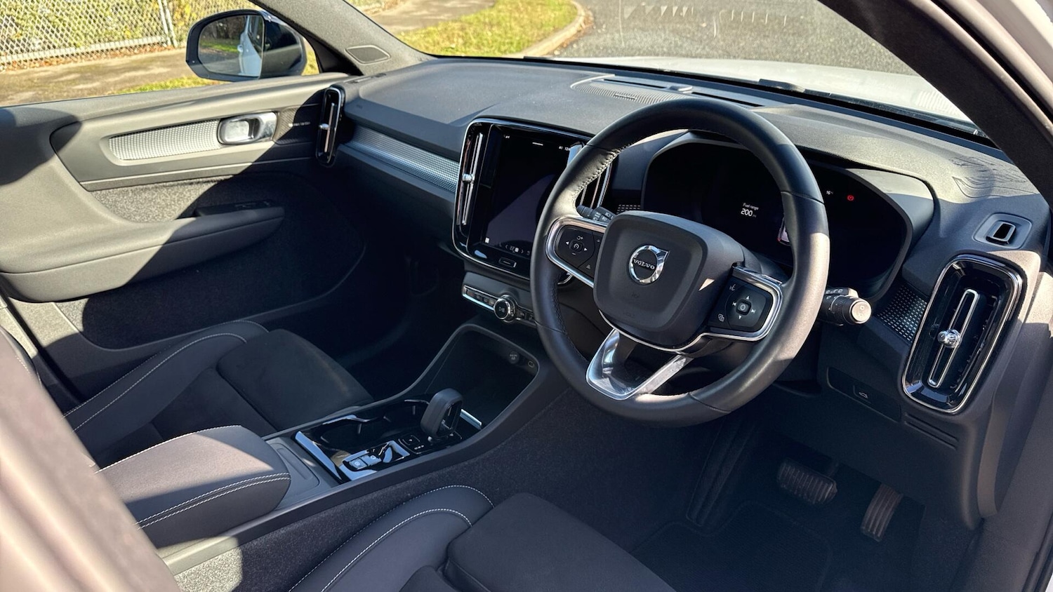 Used Volvo XC40 2023 for sale - 76377992: Photo 4